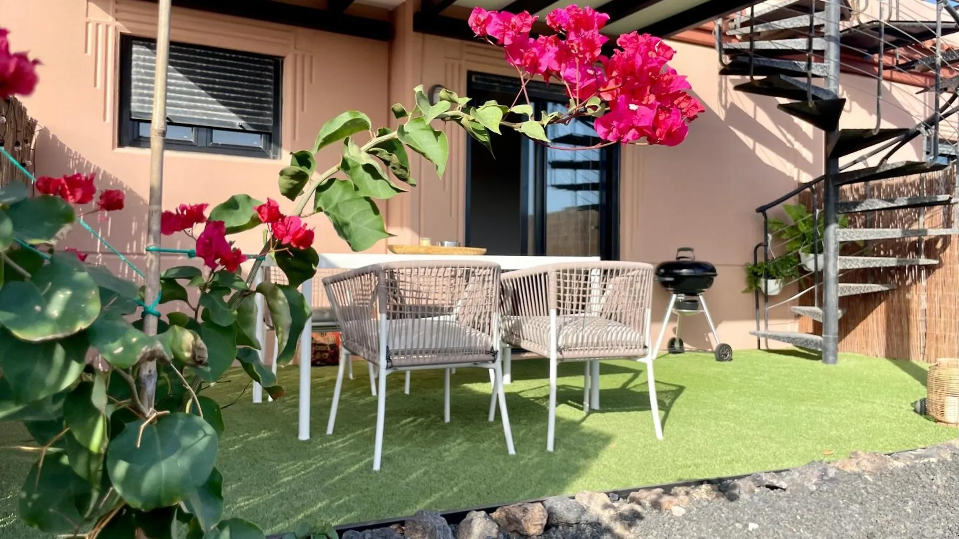 The Place - Surf & Soul Majanicho